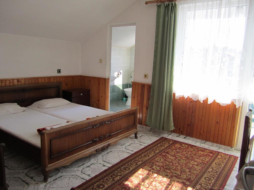נסבר Central Guesthouse מראה חיצוני תמונה